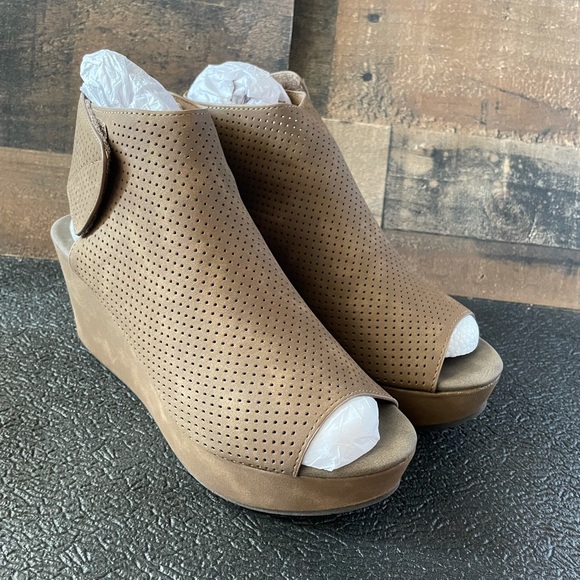 Women’s summer sandals, brand new in the box - Picture 1 of 5